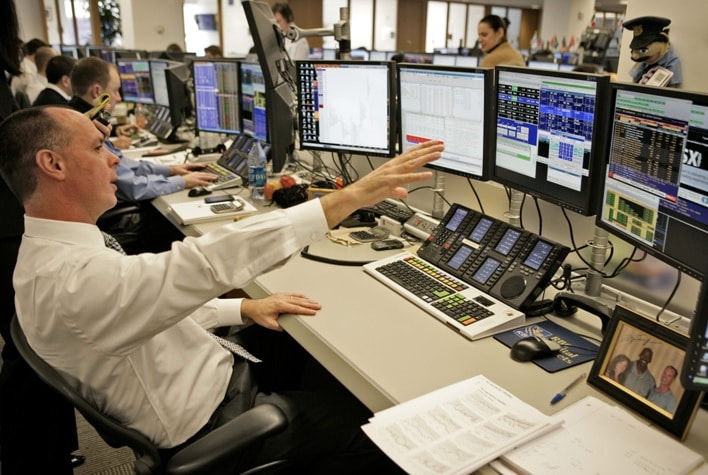 Kupuj plotki, sprzedawaj fakty